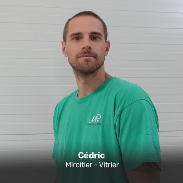 Portrait de Cédric F., Miroitier — Vitrier chez VERTIGE