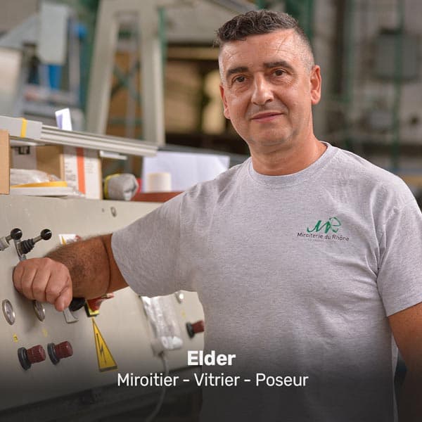 Portrait de Elder, Miroitier — Vitrier — Poseur chez VERTIGE